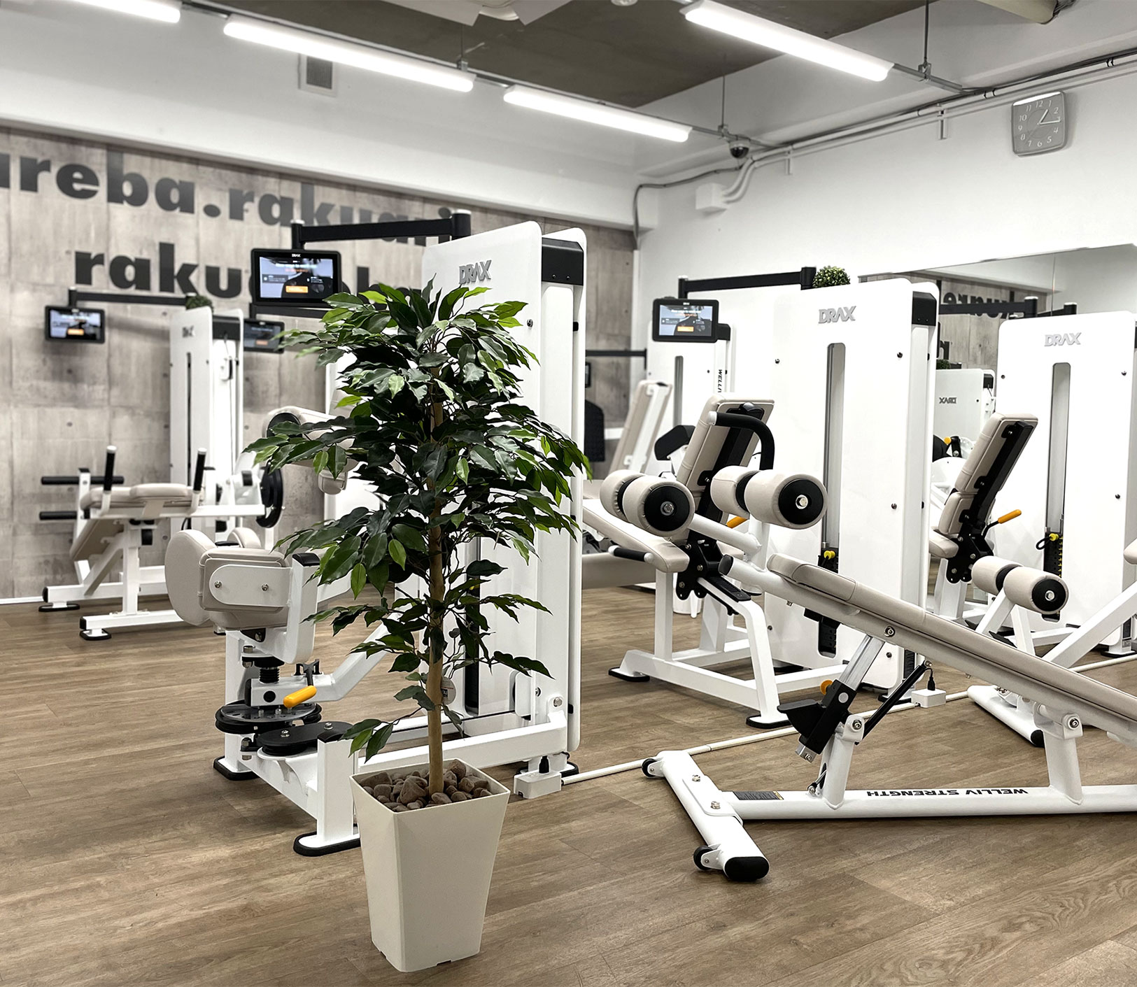 株式会社フィットネスアポロ社 - マシン・指導・ジム運営 3つの